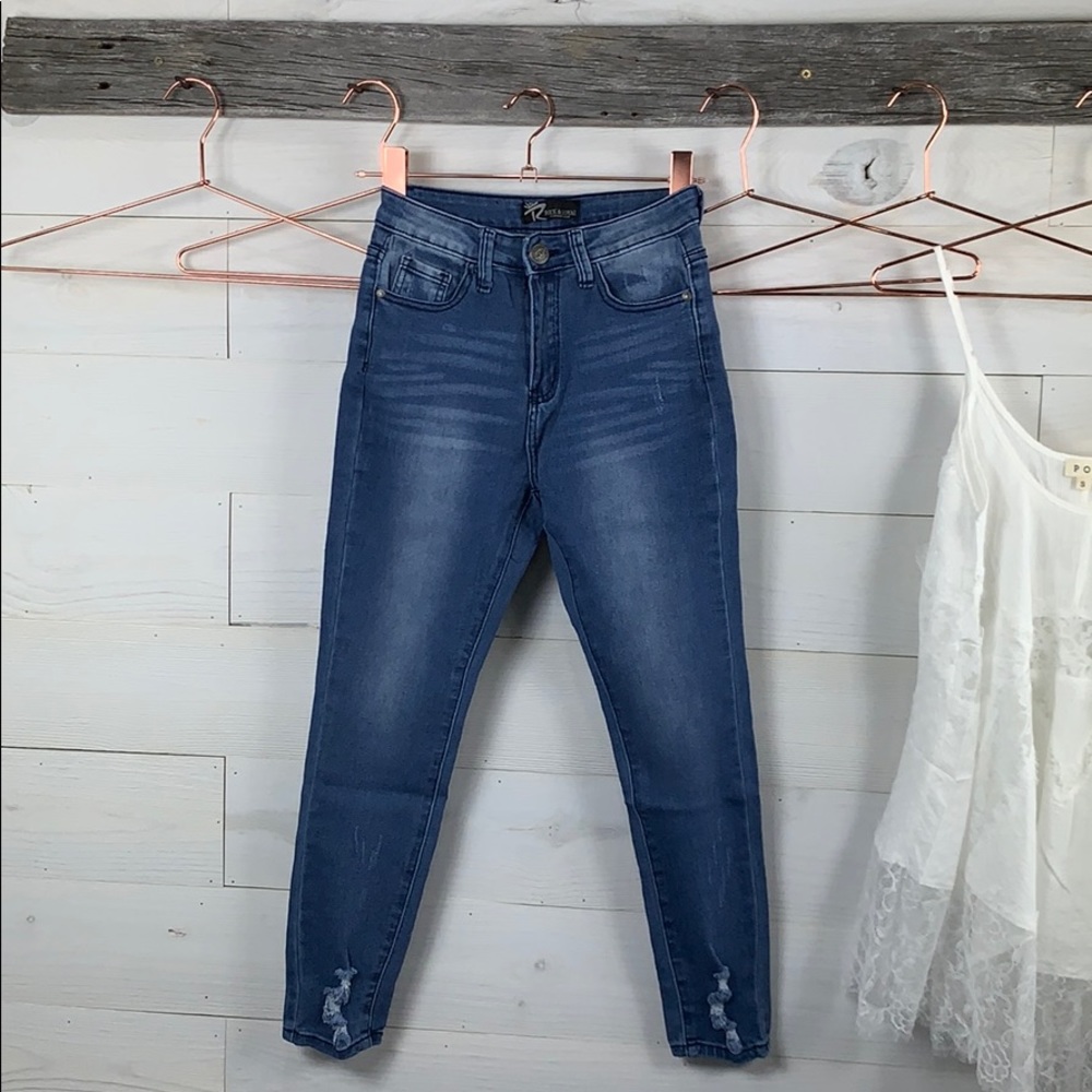 Tushy Technology Jean, Lifts and Shapes. - Picture 4 of 7